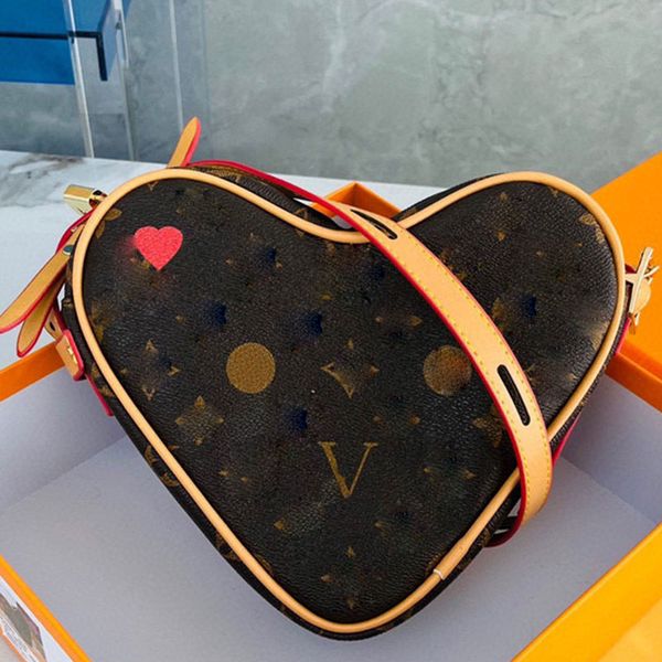 hearts shoulder bags women crossbody bag purse handbag lock graffiti old flower pattern letter genuine leather zipper hardware girl gift sma
hearts shoulder bags women crossbody bag purse handbag lock graffiti old flower pattern letter genuine leather zipper hardware girl gift sma