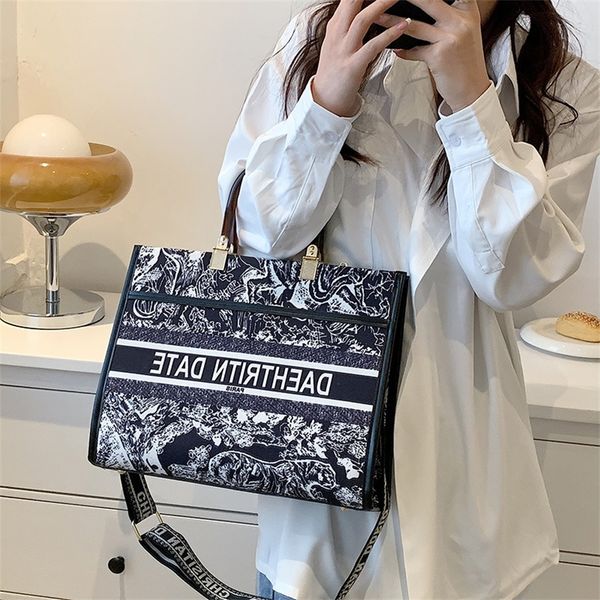 large capacity women's portable shopping canvas fashion trend graffiti messenger 90% off shop clearance
large capacity women's portable shopping canvas fashion trend graffiti messenger 90% off shop clearance