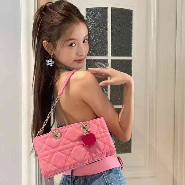 factory online export designer tide brand ladies bag d family's 22 new pink handbag one shoulder msenger underarm women's
factory online export designer tide brand ladies bag d family's 22 new pink handbag one shoulder msenger underarm women's