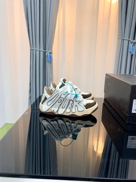 2022 luxury designer casual shoes red sole flat hight cut junior spikes flats blue black white diamond men women leather sneaker with box du
2022 luxury designer casual shoes red sole flat hight cut junior spikes flats blue black white diamond men women leather sneaker with box du