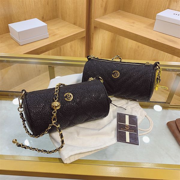 family 2022 spring autumn new lattice bucket bag chain golden single shoulder messenger female cylinder designer crossbody bags for woman
family 2022 spring autumn new lattice bucket bag chain golden single shoulder messenger female cylinder designer crossbody bags for woman
