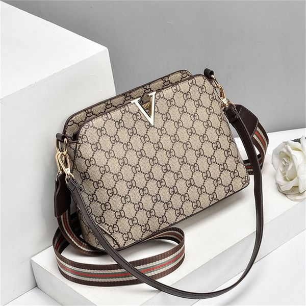 female new fashion printing small shell simple and versatile single messenger purses outlet online
female new fashion printing small shell simple and versatile single messenger purses outlet online