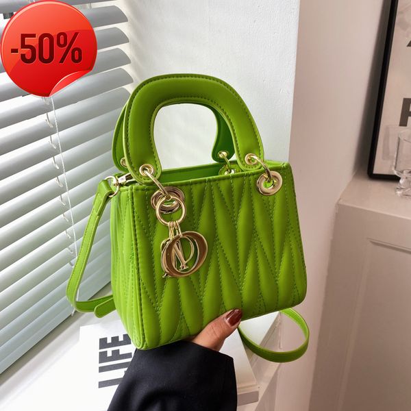 the factory directly 2022 summer new diamond embroidered line princs of wal bag female fashion foreign style texture one shoulder msenger
the factory directly 2022 summer new diamond embroidered line princs of wal bag female fashion foreign style texture one shoulder msenger