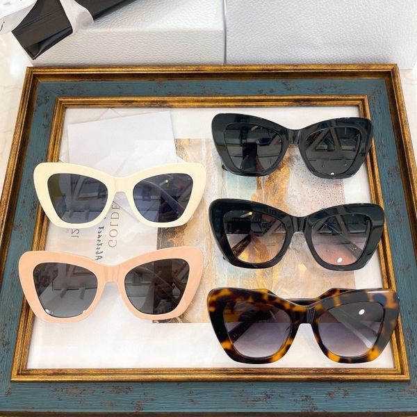 50% discount for factory direct sales2022 new d family same sunglasses female personality cd cat's eye fashion sunglasses bobby b1u, White;black
50% discount for factory direct sales2022 new d family same sunglasses female personality cd cat's eye fashion sunglasses bobby b1u, White;black