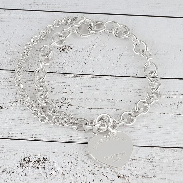 2022 brand original jewelry cuff designer heart pendant women's simple high-end thick chain bracelet, White
2022 brand original jewelry cuff designer heart pendant women's simple high-end thick chain bracelet, White