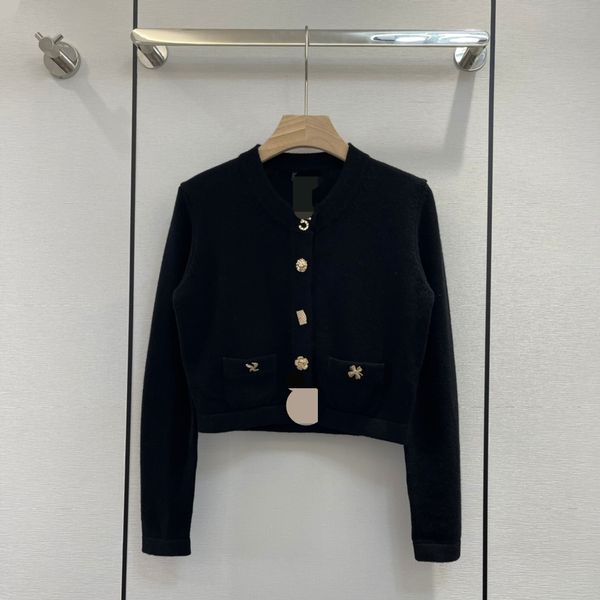 722 2022 milan runway autumn summer brand same style sweater long sleeve v neck cardigan red button womens meiwuzhi, White;black
722 2022 milan runway autumn summer brand same style sweater long sleeve v neck cardigan red button womens meiwuzhi, White;black