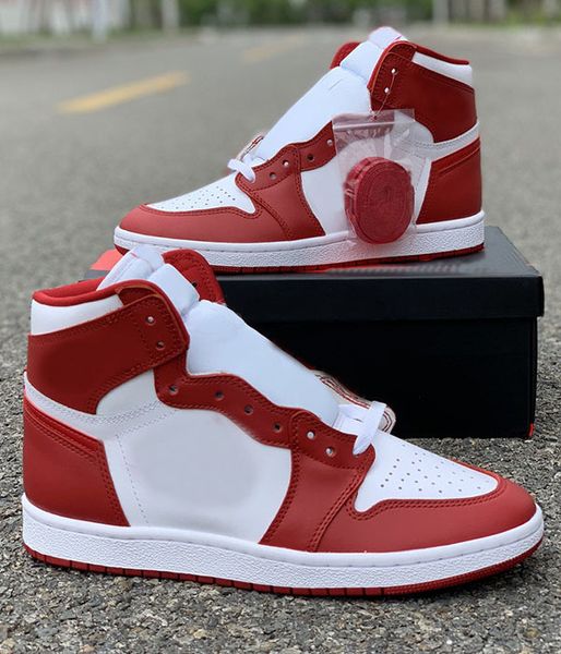 1 high 85 chicago men basketball shoes varsity red white se 1s university blue sneakers
1 high 85 chicago men basketball shoes varsity red white se 1s university blue sneakers