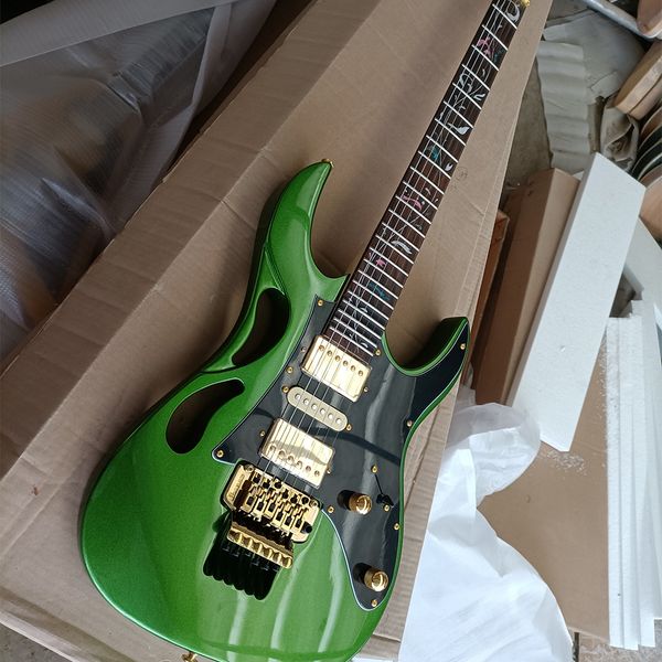 6 strings metal green electric guitar with gold hardware rosewood fretboard
6 strings metal green electric guitar with gold hardware rosewood fretboard