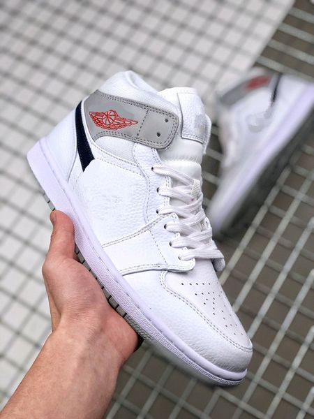 designer shoes classic basketball jumpman 1s mid leather white gym black trainers women outdoor trainers sports original
designer shoes classic basketball jumpman 1s mid leather white gym black trainers women outdoor trainers sports original
