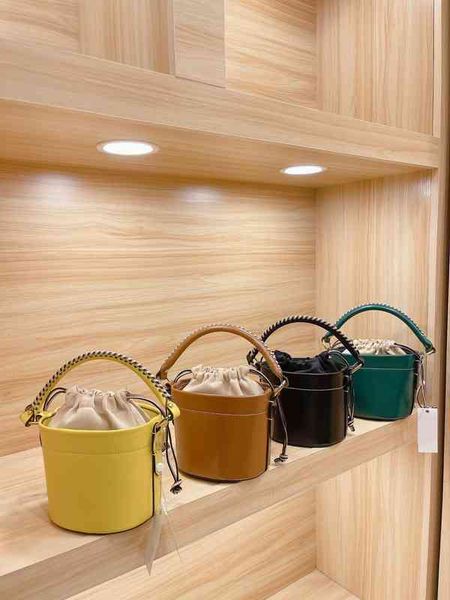 women luxurys designers shoulder bags luxury brand bucket fashion simple small square bag women's designer real leather mobile phone ha
women luxurys designers shoulder bags luxury brand bucket fashion simple small square bag women's designer real leather mobile phone ha