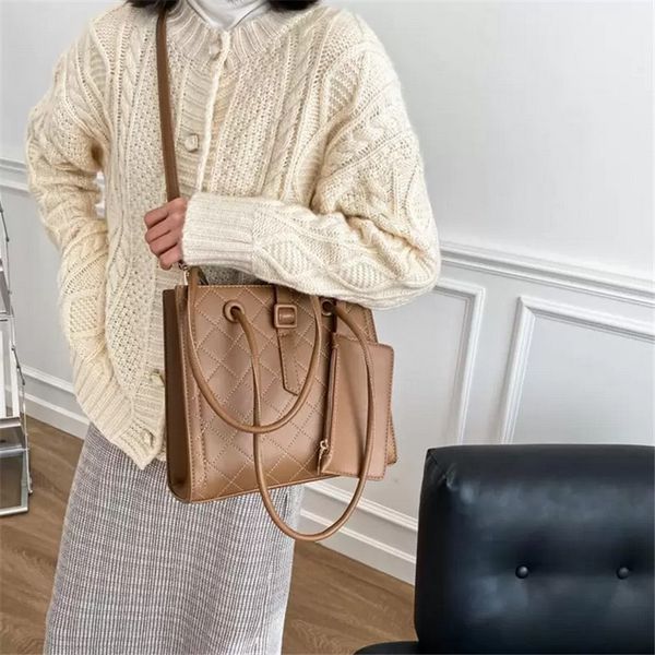 summer women purse and handbags 2022 new fashion casual small square bags unique designer shoulder messenger bags h0386
summer women purse and handbags 2022 new fashion casual small square bags unique designer shoulder messenger bags h0386
