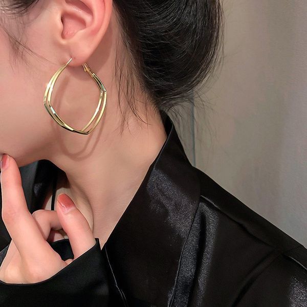 silver needle twisted love heart earrings european american design sense simple and stylish earrings ear ring metal cold style graceful, Golden
silver needle twisted love heart earrings european american design sense simple and stylish earrings ear ring metal cold style graceful, Golden