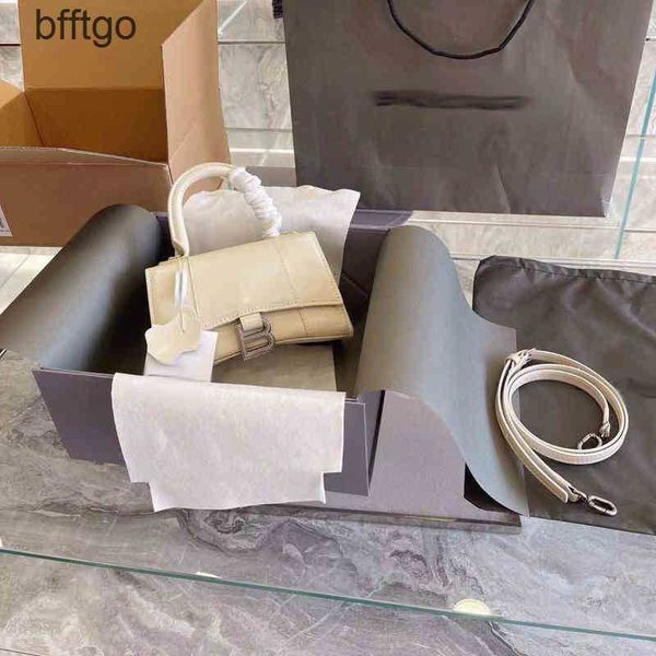 handbags balencigas luxuries star same bag female 2022 fashion messenger versatile crocodile hourglass leather
handbags balencigas luxuries star same bag female 2022 fashion messenger versatile crocodile hourglass leather