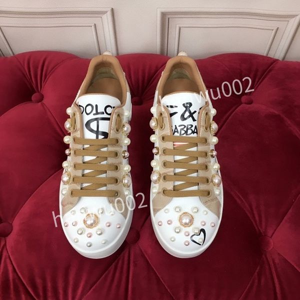 2022 mens boots designer shoes luxury sneakers rubber sole white yellow women casual outdoor trainers size35-45 hc210421, Black
2022 mens boots designer shoes luxury sneakers rubber sole white yellow women casual outdoor trainers size35-45 hc210421, Black