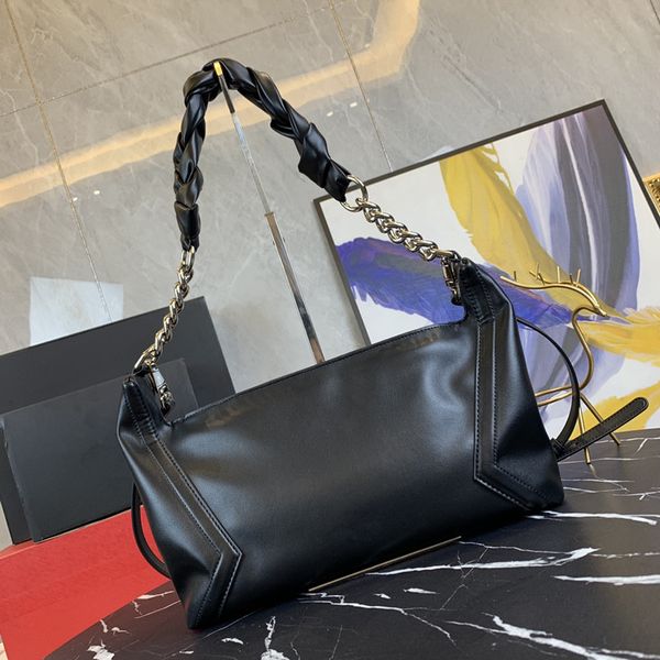 genuine leather women underarm bag brand shoulder luxury handbags style ladies messenger bag party, Black;red
genuine leather women underarm bag brand shoulder luxury handbags style ladies messenger bag party, Black;red