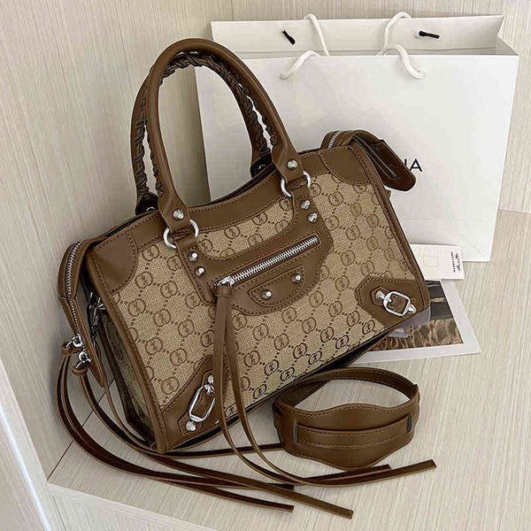 factory online export designer tide brand ladies bags women's 2022 summer new fashion handbag street trend one shoulder messenger
factory online export designer tide brand ladies bags women's 2022 summer new fashion handbag street trend one shoulder messenger