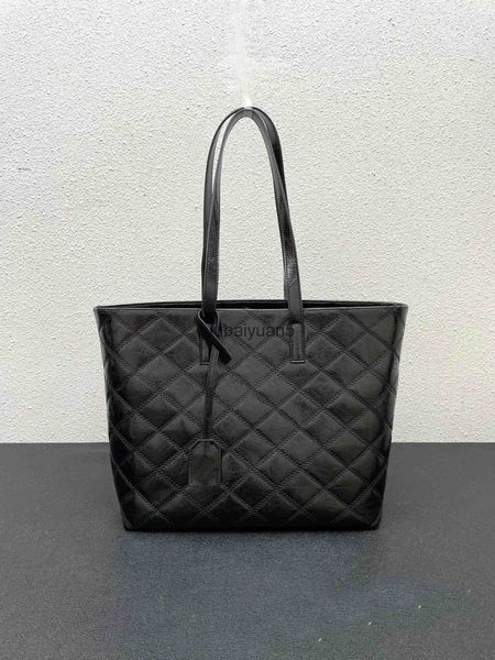 2022 2 color fashion classic women shopping bag 5a quality leather large-capacity shoulder bags ladies casual black shoulder bag female big
2022 2 color fashion classic women shopping bag 5a quality leather large-capacity shoulder bags ladies casual black shoulder bag female big