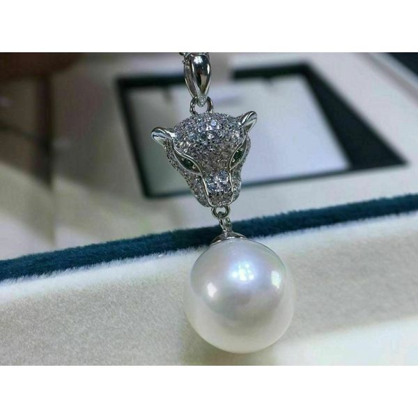 gorgeous 11-12mm south sea round white pearl pendant 925s, Silver
gorgeous 11-12mm south sea round white pearl pendant 925s, Silver