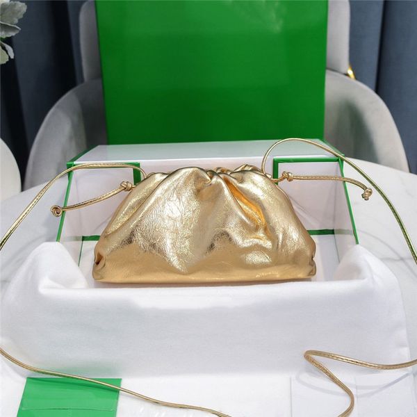 designer luxury metallic the pouch large leather clutch crossbody bag with shoulder strap 7a quality size: 23*13*7cm
designer luxury metallic the pouch large leather clutch crossbody bag with shoulder strap 7a quality size: 23*13*7cm