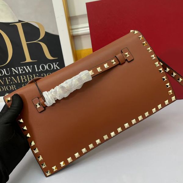 heavy craftsmanship rivet clutch bag retro leather horizontal square hand hold ladies new fashion multifunctional hardware chain diagonal sh
heavy craftsmanship rivet clutch bag retro leather horizontal square hand hold ladies new fashion multifunctional hardware chain diagonal sh