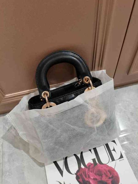 wind imitation embroidered thread dai fei sheep pattern portable one shoulder messenger bag is popular and fashionable luxury designer
wind imitation embroidered thread dai fei sheep pattern portable one shoulder messenger bag is popular and fashionable luxury designer