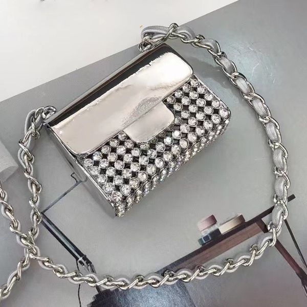 design diagonal shoulder bag retro shiny leather diamond alphabet buckle ladies new braided chain fashion versatile multifunctional mini bag
design diagonal shoulder bag retro shiny leather diamond alphabet buckle ladies new braided chain fashion versatile multifunctional mini bag