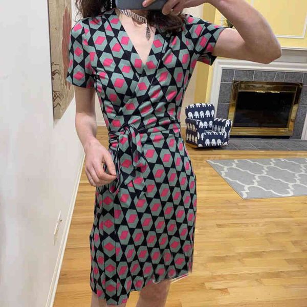 casual dresses spring and summer temperament lady diamond print v-neck wrap short sleeve dress women, Black;gray
casual dresses spring and summer temperament lady diamond print v-neck wrap short sleeve dress women, Black;gray
