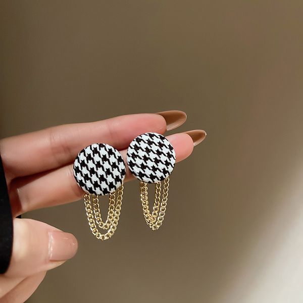 925 silver needle fabric houndstooth circle chain tassel earrings retro minority design eardrops graceful earrings female, Golden
925 silver needle fabric houndstooth circle chain tassel earrings retro minority design eardrops graceful earrings female, Golden