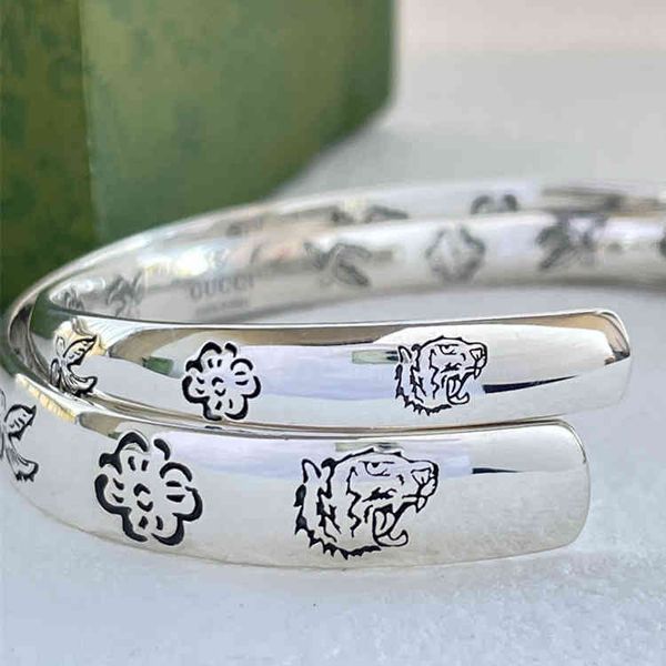 2023 designer new fashion jewelry silver tiger fearless flowers narrow men and women lovers make old open bracelet, Black
2023 designer new fashion jewelry silver tiger fearless flowers narrow men and women lovers make old open bracelet, Black