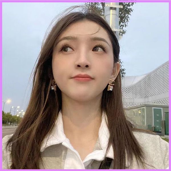 retro fashion earrings for women designer jewelry gold letters earring with diamonds ladies ear studs silver needle for gifts d223289e, Golden;silver
retro fashion earrings for women designer jewelry gold letters earring with diamonds ladies ear studs silver needle for gifts d223289e, Golden;silver