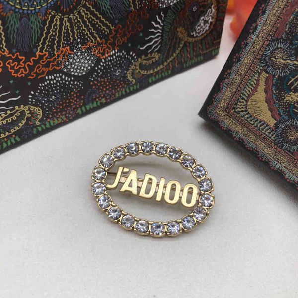 2022 factory wholesale new di home version light luxury high-end simple clothing suit collar women's brooch net red f3to, Gray
2022 factory wholesale new di home version light luxury high-end simple clothing suit collar women's brooch net red f3to, Gray