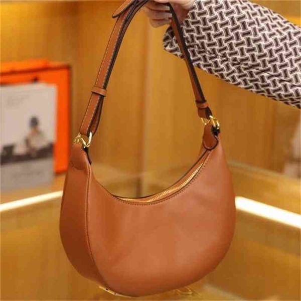 light luxury small bags fragrance three-dimensional high-value letter f underarm bag commuting temperament versatile one shoulder handbags
light luxury small bags fragrance three-dimensional high-value letter f underarm bag commuting temperament versatile one shoulder handbags