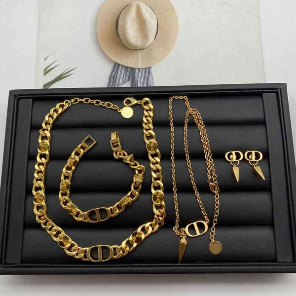 2022 factory wholesale new pearl earrings light luxury high sense net red small fragrance necklace female, Golden
2022 factory wholesale new pearl earrings light luxury high sense net red small fragrance necklace female, Golden