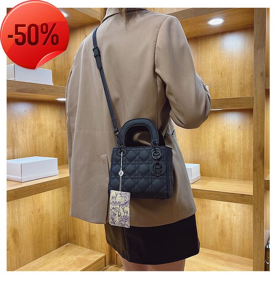 the factory directly 2022 new diana portable high sense bag xiaoxiangfeng crossbody bag
the factory directly 2022 new diana portable high sense bag xiaoxiangfeng crossbody bag