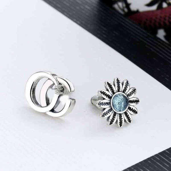2023 designer new fashion jewelry double ancient inlaid with blue z stone flower asymmetric earrings women's chrysanthemum daisy, Golden
2023 designer new fashion jewelry double ancient inlaid with blue z stone flower asymmetric earrings women's chrysanthemum daisy, Golden