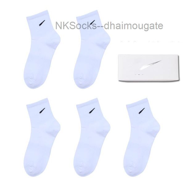 classic fashion men's socks gift box stockings hook brand black white gray medium tube sports cotton sweat absorbing sock men women lux
classic fashion men's socks gift box stockings hook brand black white gray medium tube sports cotton sweat absorbing sock men women lux
