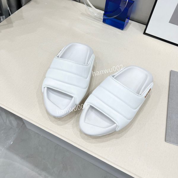 2022 brand new beach slippers platform genuine leather space bread shake non-slip fashion male female slippers, Black
2022 brand new beach slippers platform genuine leather space bread shake non-slip fashion male female slippers, Black