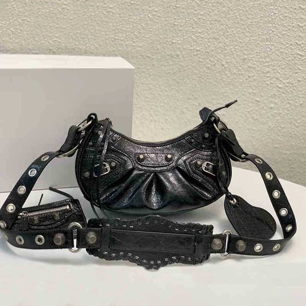 autumn winter new ladies le cagole shoulder bag luxury designer brand pleated messenger fashion underarm bag with coin purse
autumn winter new ladies le cagole shoulder bag luxury designer brand pleated messenger fashion underarm bag with coin purse