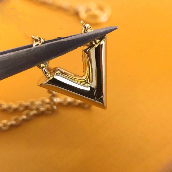 letter desingers luxurys pendant necklace luxury designer necklaces fashionable hundred match ladies necklace banquet party giftnecklace ver, Silver
letter desingers luxurys pendant necklace luxury designer necklaces fashionable hundred match ladies necklace banquet party giftnecklace ver, Silver