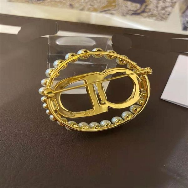 design jewel new diamond pearl letter brooch women's clothing accessories temperament brooch pin, Gray
design jewel new diamond pearl letter brooch women's clothing accessories temperament brooch pin, Gray