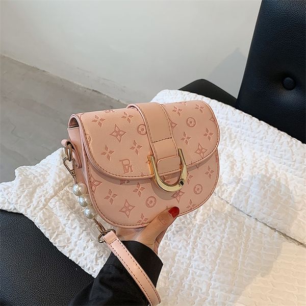 luxury designer messenger bag handbag underarm net red one versatile style lovely saddle
luxury designer messenger bag handbag underarm net red one versatile style lovely saddle