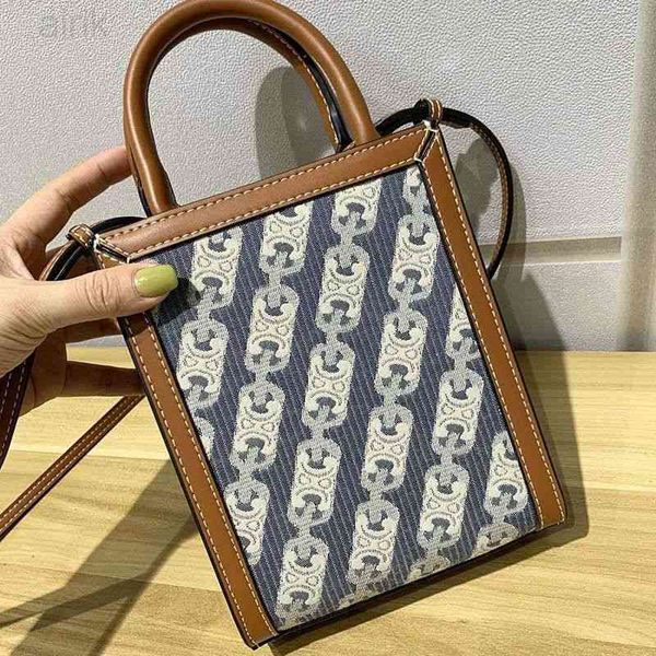 same arc de triomphe tote lisa's embroidery shopping leather hand-held single shoulder messenger
same arc de triomphe tote lisa's embroidery shopping leather hand-held single shoulder messenger