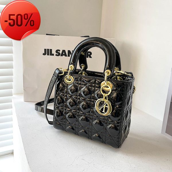 the factory directly 2022 new princs diana french frosted matte fashion summer one shoulder msenger portable women's bag
the factory directly 2022 new princs diana french frosted matte fashion summer one shoulder msenger portable women's bag
