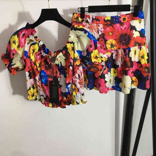 2022 early spring new suit temperament flower print tees straight neck short sleeve high waist short skirt, White
2022 early spring new suit temperament flower print tees straight neck short sleeve high waist short skirt, White
