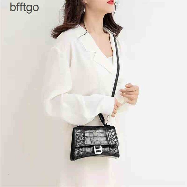 crossbody balencigas handbags same crescent women's 2022 hourglasss portable single shoulder messenger crocodiless bag
crossbody balencigas handbags same crescent women's 2022 hourglasss portable single shoulder messenger crocodiless bag
