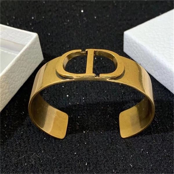2022 fashion 20% off designer jewelry d high-end version letter light luxury fashion opening adjustable bracelet, Black
2022 fashion 20% off designer jewelry d high-end version letter light luxury fashion opening adjustable bracelet, Black