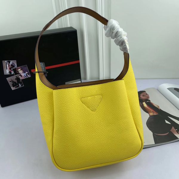 5a+ bucket bags designer women luxurious drawstring bag designers tote underarm shoulder purse classic calfskin clutch wallets purses 23cm
5a+ bucket bags designer women luxurious drawstring bag designers tote underarm shoulder purse classic calfskin clutch wallets purses 23cm