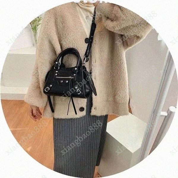 women le cagole shoulder bags neo classic fashion totes handbags design pleated saddle cross body messenger
women le cagole shoulder bags neo classic fashion totes handbags design pleated saddle cross body messenger