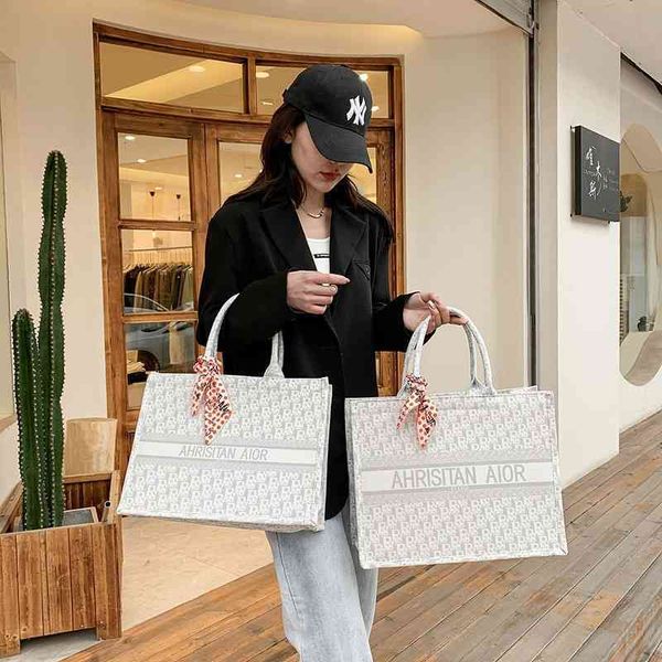 purses new embroidered tote bag portable large bag large capacity women's bag mobile phone
purses new embroidered tote bag portable large bag large capacity women's bag mobile phone