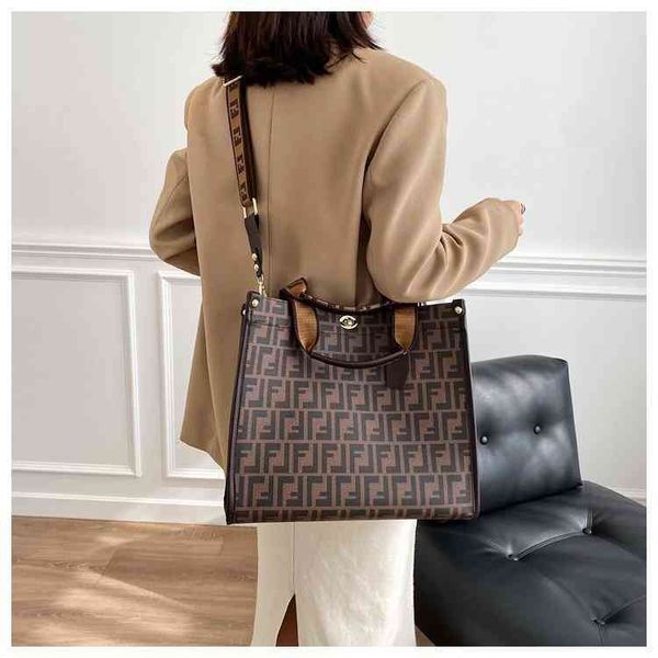 2022 new designer handbags this year's popular super fire autumn and sense foreign style capacity tote
2022 new designer handbags this year's popular super fire autumn and sense foreign style capacity tote